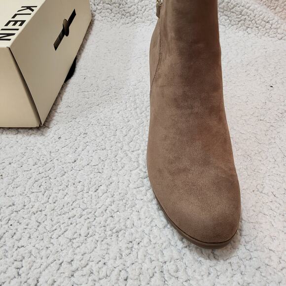 NEW Anne Klein Women's Regency Ankle Boot Bootie Truffle SIZE 9.5 M - Picture 5 of 8